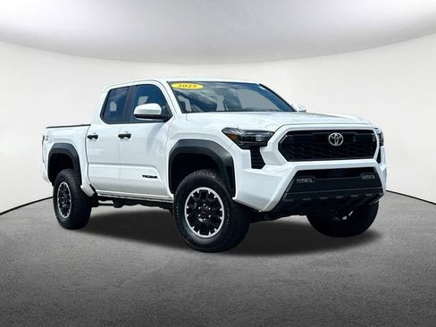 Certified 2025 Toyota Tacoma TRD Off-Road AWD/4WD image 2