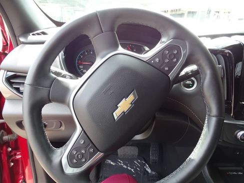 Used 2023 Chevrolet Traverse LT w/ Rear Camera Mirror Package FWD image 15