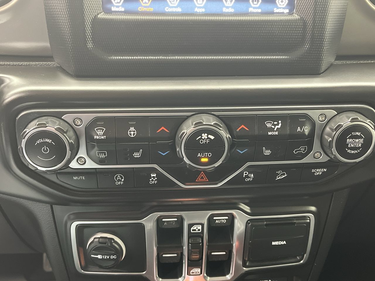 Used 2018 Jeep Wrangler Unlimited Sport S AWD/4WD image 19