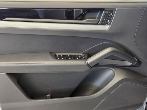 Certified 2024 Porsche Cayenne AWD/4WD image 14