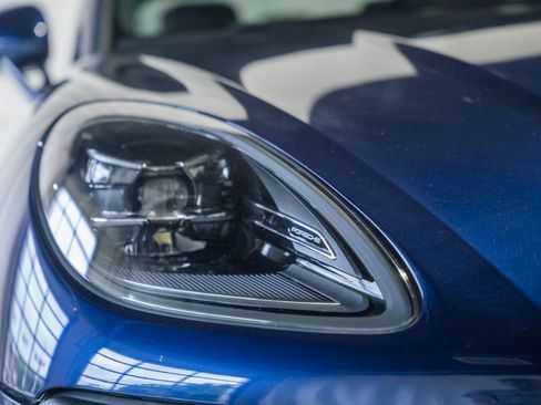 Used 2022 Porsche Macan AWD/4WD image 11