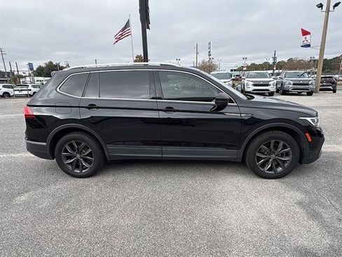 Used 2022 Volkswagen Tiguan SE w/ Panoramic Sunroof Package image 7