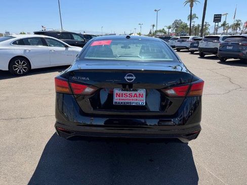 Certified 2025 Nissan Altima 2.5 SV FWD image 5