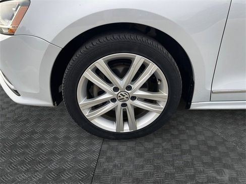 Used 2017 Volkswagen Jetta SEL image 14