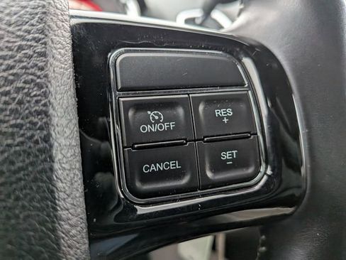 Used 2018 Dodge Grand Caravan SXT image 17