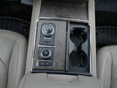 Used 2019 Ford Expedition Limited w/ Equipment Group 302A AWD/4WD image 33