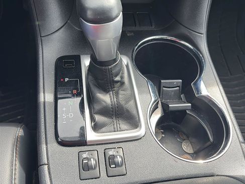 Used 2019 Toyota Highlander XLE image 9