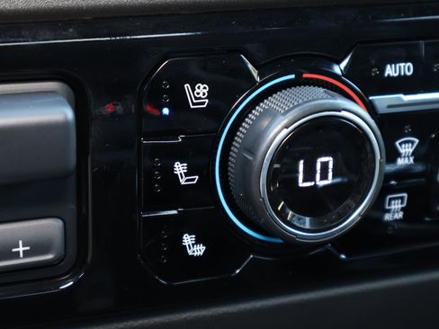 Used 2023 Chevrolet Silverado 1500 High Country w/ Technology Package image 5