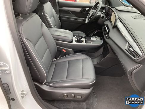 Used 2025 Buick Enclave Preferred image 33