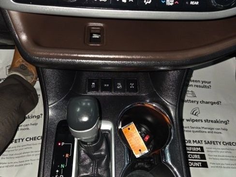 Used 2016 Toyota Highlander XLE image 21