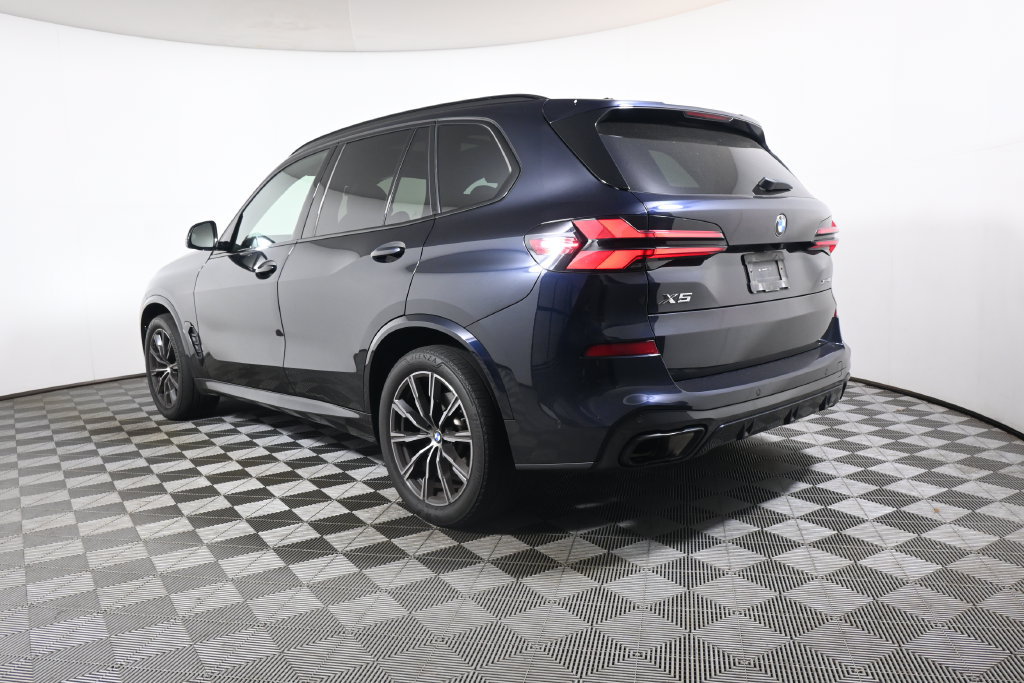 Used 2024 BMW X5 xDrive40i w/ M Sport Package AWD/4WD image 5
