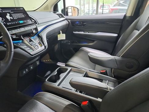 Used 2025 Honda Odyssey Elite image 11