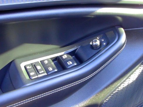 Used 2023 Jeep Grand Cherokee Altitude AWD/4WD image 12