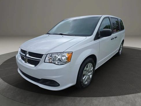 Used 2020 Dodge Grand Caravan SE w/ UConnect Hands-Free Group FWD image 2
