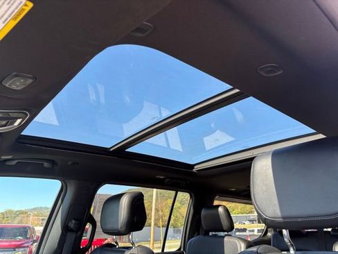 Used 2022 Jeep Wagoneer Series III w/ Premium Group I image 25