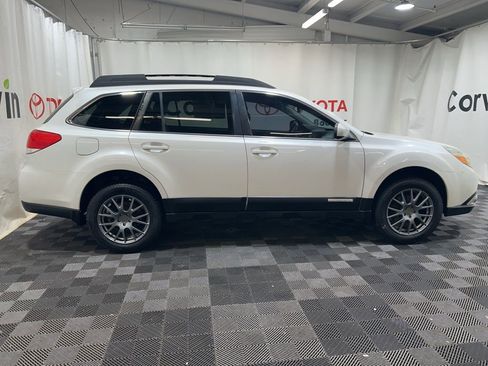 Used 2010 Subaru Outback 2.5i Premium image 10