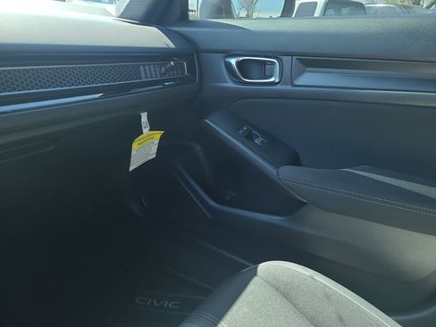 Used 2022 Honda Civic Sport image 18