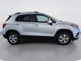Used 2022 Chevrolet Trax LT w/ LT Convenience Package image 2
