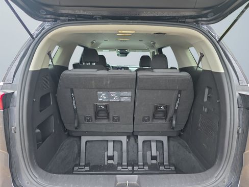 Used 2022 Kia Carnival LX FWD image 16