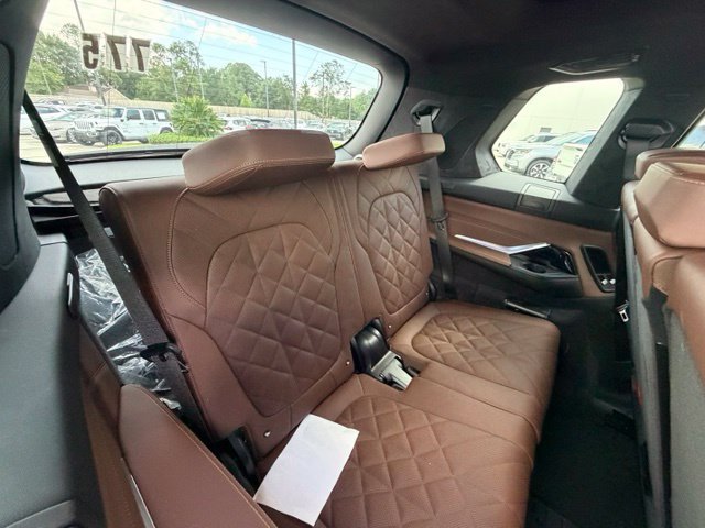 Used 2026 BMW X7 xDrive40i w/ M Sport Package AWD/4WD image 23