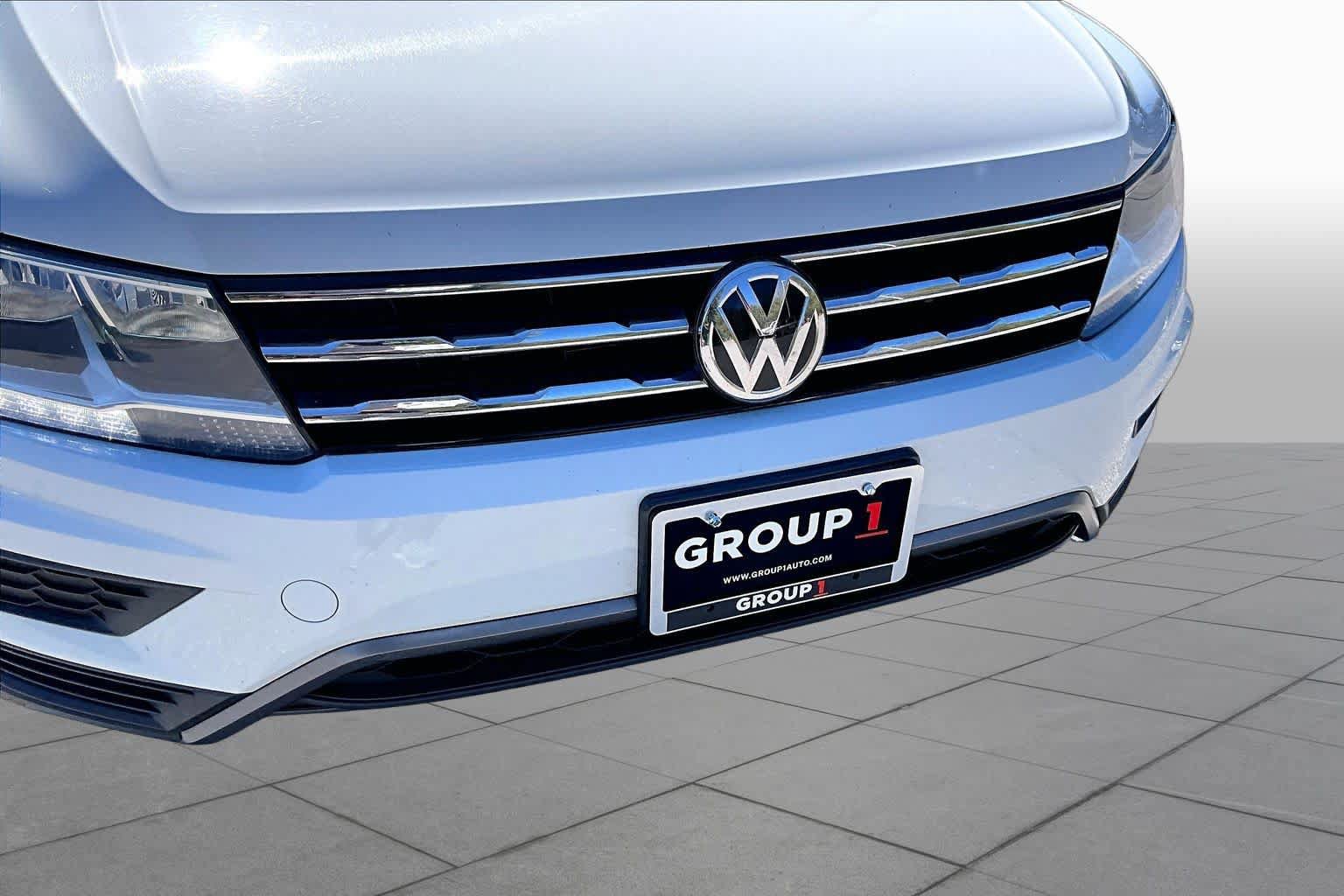 Used 2021 Volkswagen Tiguan SE w/ Panoramic Sunroof Package FWD image 30