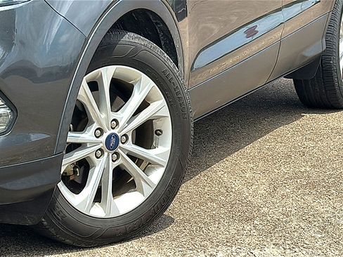 Used 2018 Ford Escape SE FWD image 3