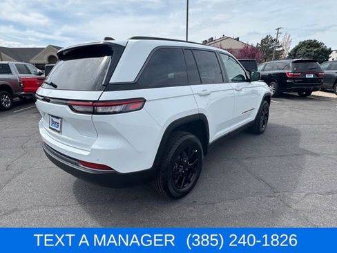 New 2026 Jeep Grand Cherokee Laredo image 8