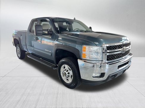 Used 2011 Chevrolet Silverado 2500 LT w/ Interior Plus Package AWD/4WD image 3