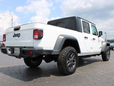 Used 2025 Jeep Gladiator Sport AWD/4WD image 4