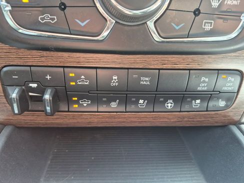 Used 2017 RAM 1500 Laramie w/ Convenience Group image 17