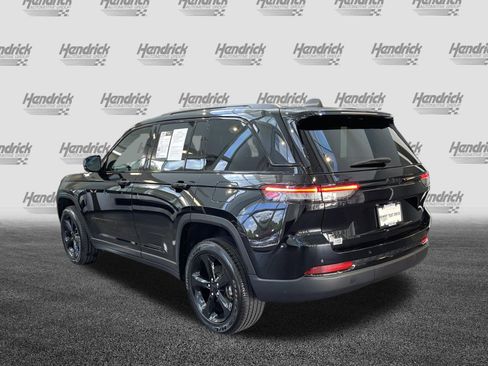 Used 2024 Jeep Grand Cherokee Altitude AWD/4WD image 10