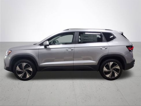 New 2025 Volkswagen Taos SE image 9