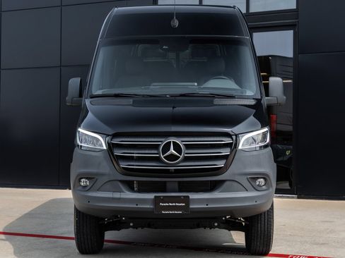 Used 2024 Mercedes-Benz Sprinter 2500 image 4