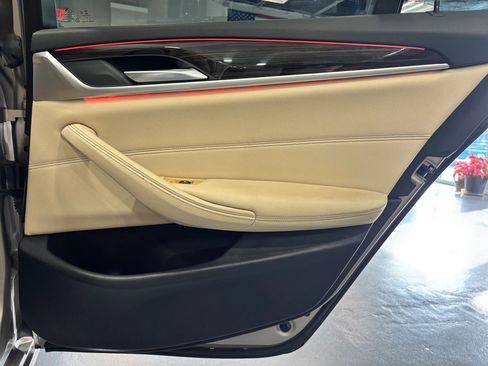 Used 2019 BMW 530i w/ Convenience Package image 40