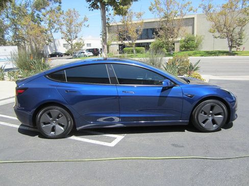 Used 2022 Tesla Model 3 RWD image 2