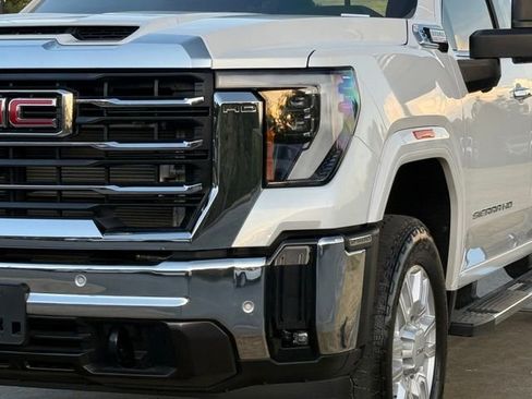 Used 2024 GMC Sierra 2500 SLT w/ SLT Premium Package image 11