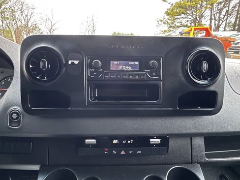 Used 2021 Mercedes-Benz Sprinter 2500 w/ Driver Convenience Package image 10