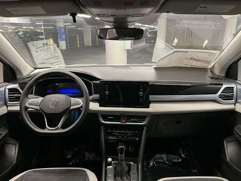 New 2025 Volkswagen Taos SE image 7