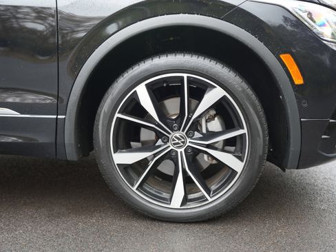 Certified 2023 Volkswagen Tiguan SEL R-Line image 11