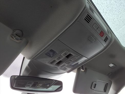 Used 2023 Volkswagen Jetta SE w/ Panoramic Sunroof Package image 25