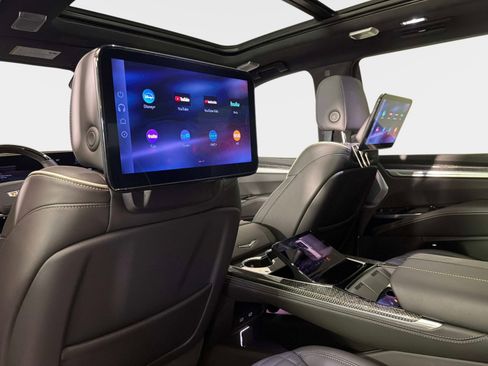 Used 2025 Cadillac Escalade V AWD/4WD image 34