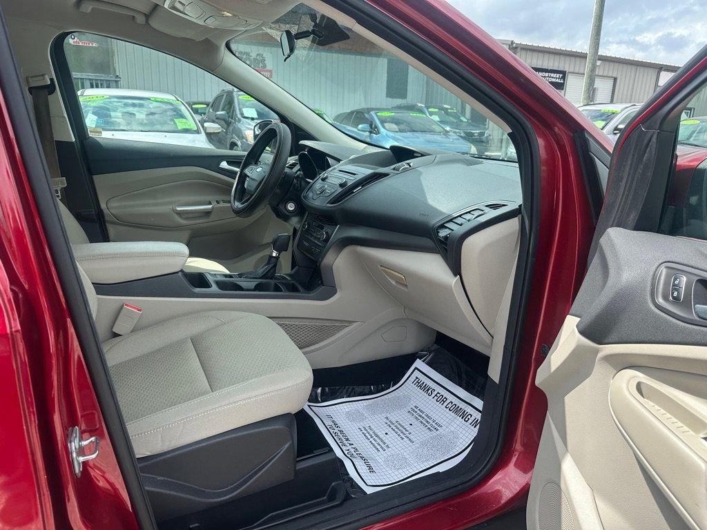 Used 2017 Ford Escape SE FWD image 12