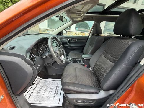 Used 2017 Nissan Rogue SV w/ Sun & Sound Touring Package AWD/4WD image 27