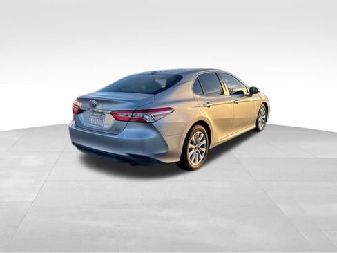 Used 2019 Toyota Camry LE image 5