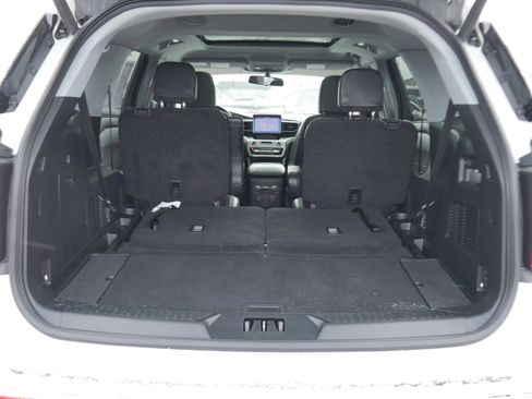 Used 2022 Ford Explorer XLT w/ Equipment Group 202A image 18