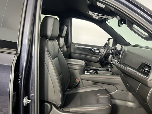 Used 2025 Chevrolet Suburban RST image 33