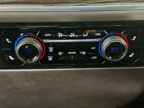 Used 2024 Chevrolet Silverado 1500 LT image 23