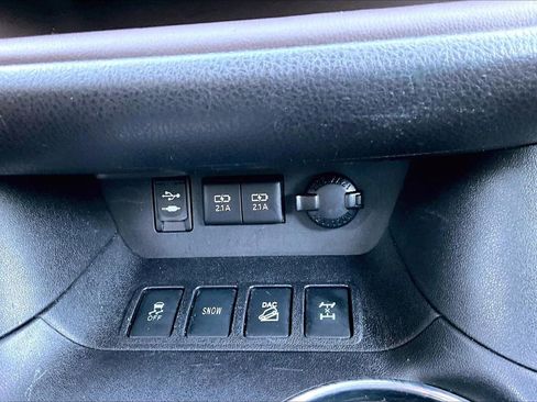 Used 2017 Toyota Highlander XLE w/ Protection Package #3 AWD/4WD image 18