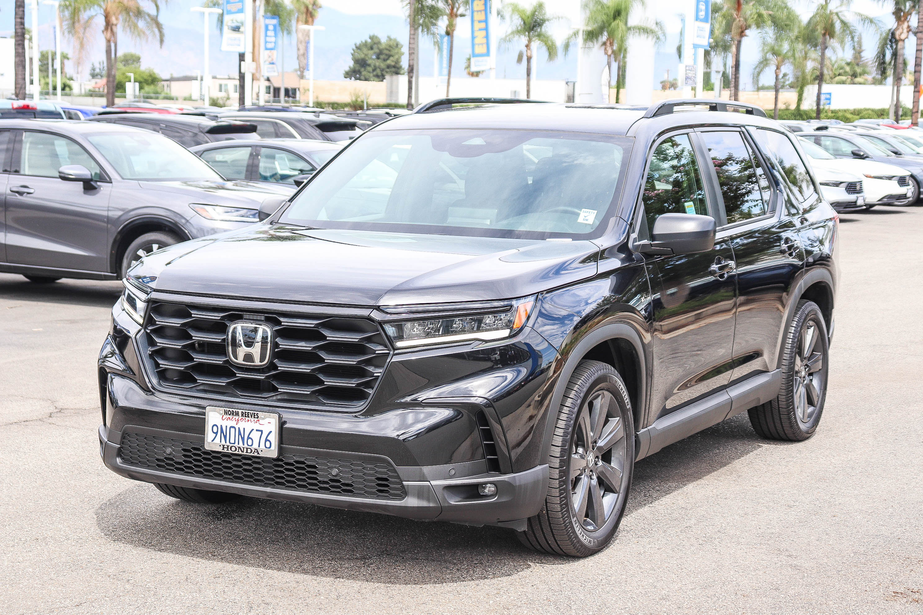 Certified 2025 Honda Pilot Sport image 3