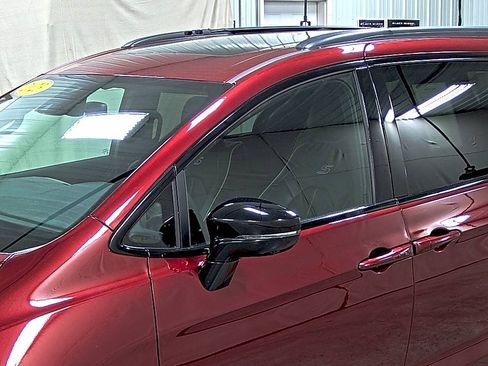 Used 2023 Chrysler Pacifica Limited w/ S Appearance Package image 8